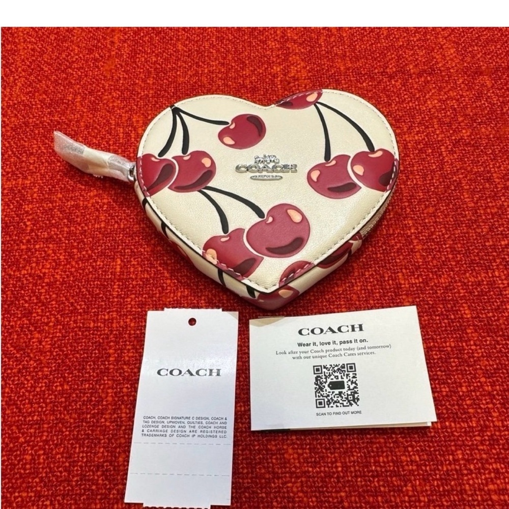❤️❤️❤️NEW Coach Heart shaped coin purse ❤️❤️❤️ - Picture 5 of 8